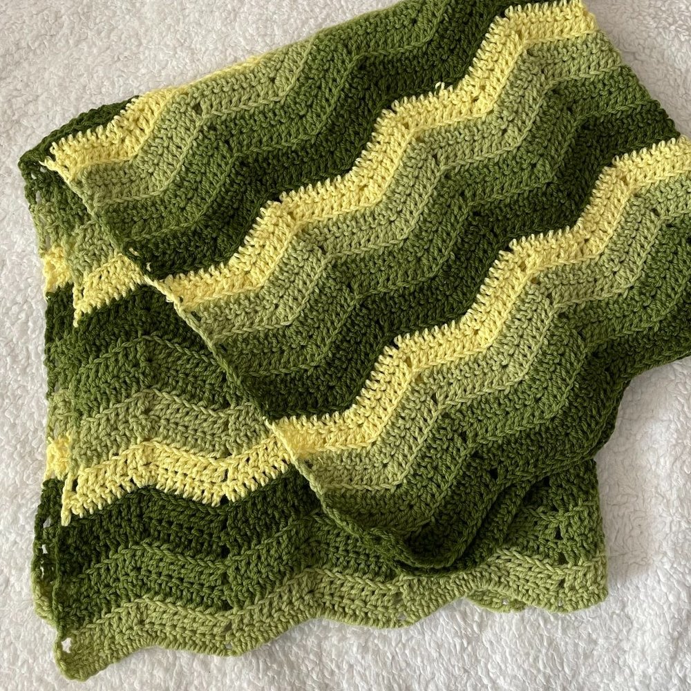 Handmade Baby Crib Stroller Herringbone Crochet Knit Blanket 35x36” like new